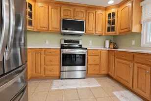 2 Empire Cir, Bellingham, MA 02019 - Photo 5