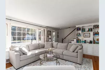27 George St, Holyoke, MA 01040 - Photo 3