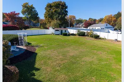27 George St, Holyoke, MA 01040 - Photo 23