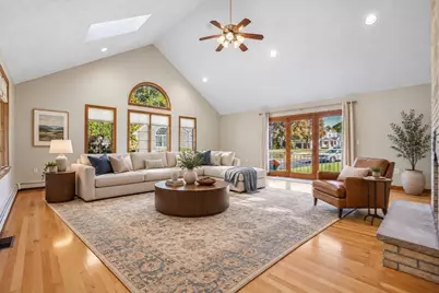 135 Lauricella Lane, Waltham, MA 02452 - Photo 9