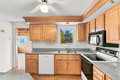 26 Guild St, Lowell, MA 01852 - Photo 11