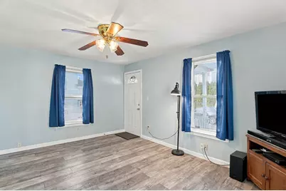 31 Bunker Hill Ave, Lowell, MA 01850 - Photo 5