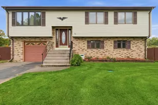 32 Clyde, Seekonk, MA 02771 - Photo 1