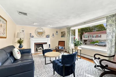 8 Walsh Ave, Stoneham, MA 02180 - Photo 9