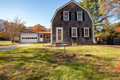 105 South St, Hanson, MA 02341