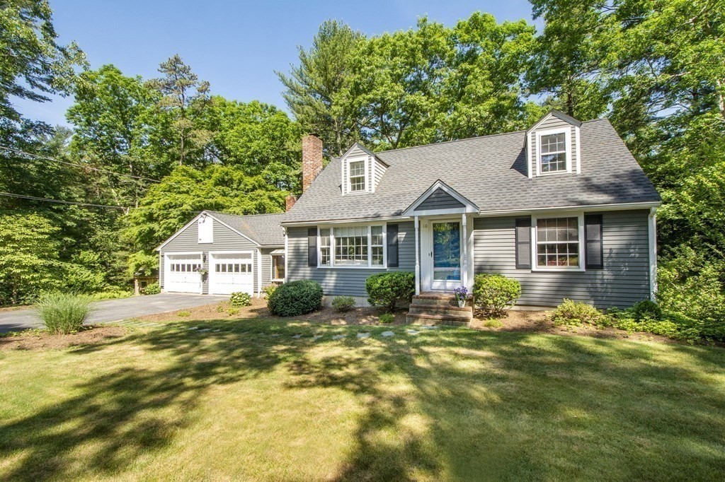 10 Delorenzo Dr, Duxbury, MA 02332 - MLS 72998062 - Coldwell Banker