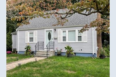 7 Marconi Dr, Randolph, MA 02368 - Photo 1