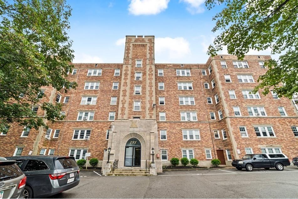 195 Thomas Burgin Pkwy 202, Quincy, MA 02169 MLS 73040342 Coldwell