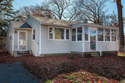 113 Commonwealth Ave, Lowell, MA 01852 - Photo 1