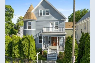 586 Park St, Boston, MA 02124 - Photo 1