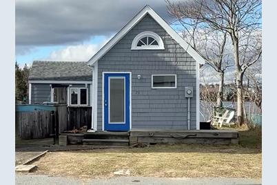 20 Beach St, Fairhaven, MA 02719 - Photo 1