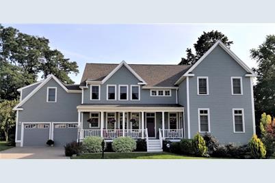 13 Carriage Lane, Wakefield, MA 01880 - Photo 1