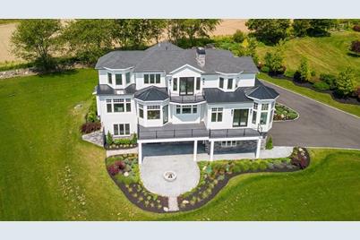 423 Vanderbilt Lane, Portsmouth, RI 02871 - Photo 1