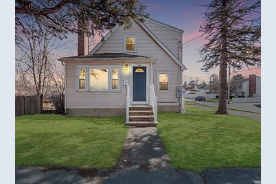 112 Vine St, Saugus, MA 01906 - Photo 1