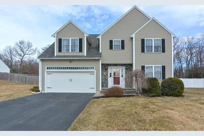 71 Broad St, Plainville, MA 02762 - Photo 1