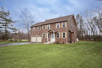 138 W Crystal Brook Dr, Springfield, MA 01118 - Photo 1