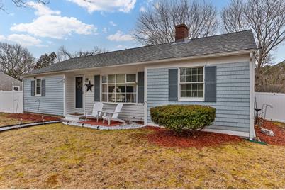 35 Hialeah Ave, Yarmouth, MA 02673 - Photo 1