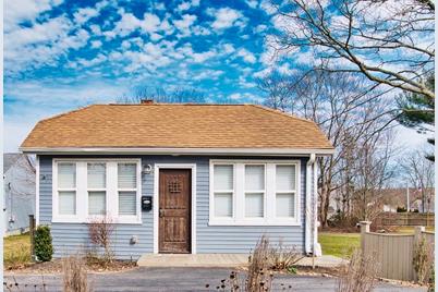 1902 County St, Somerset, MA 02726 - Photo 1