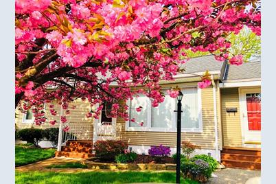 32 Jefferson Ave, Chicopee, MA 01020 - Photo 1