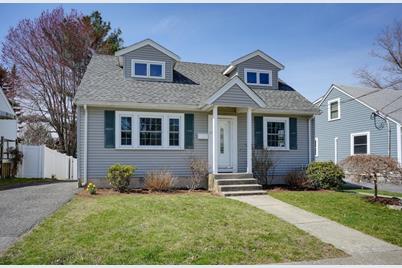 21 Nyack St, Watertown, MA 02472 - Photo 1