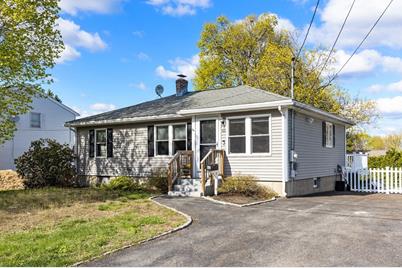 63 Osceola Ave, Worcester, MA 01606 - Photo 1