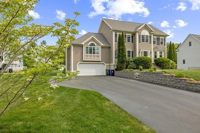 136 Marion St, Wilmington, MA 01887 - Photo 1