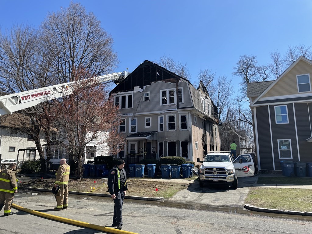 81 Fairview Ave, West Springfield, MA 01089 MLS 73112725 Coldwell