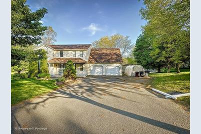 8 Hillcrest Cir, Westfield, MA 01085 - Photo 1