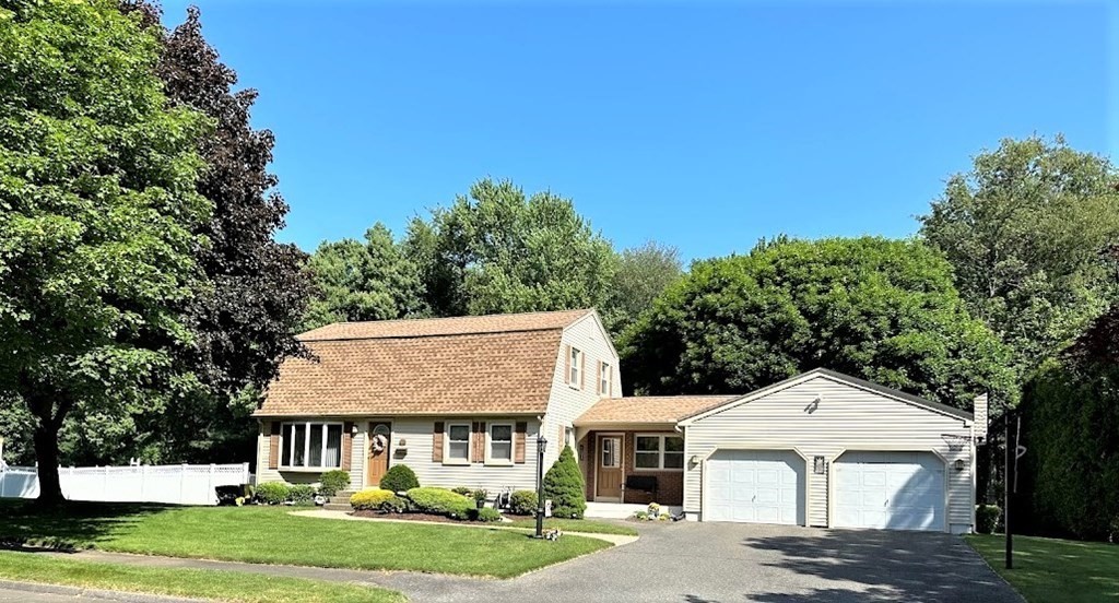 139 Meadowbrook Rd, Agawam, MA 01001 - MLS 73117342 - Coldwell Banker