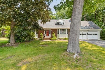 8 Candlewood Rd, Lynnfield, MA 01940 - Photo 1