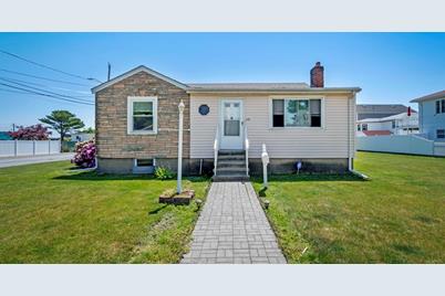 137 Patriot Parkway, Revere, MA 02151 - Photo 1