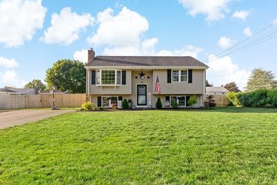 62 Willard Ave, Seekonk, MA 02771 - Photo 1