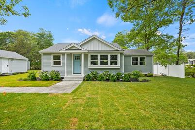 179 Edgewater Dr E, Falmouth, MA 02536 - Photo 1