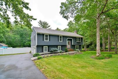 15 Sleepy Hollow Rd, Dartmouth, MA 02747 - Photo 1