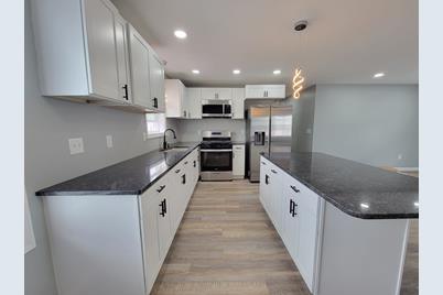 82 Yorkshire #B, Providence, RI 02908 - Photo 1