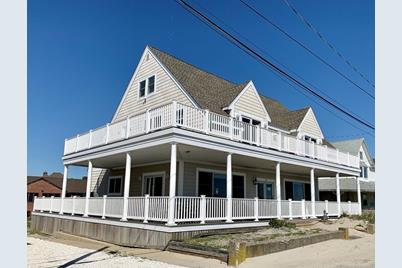 93 Beach Ave Winter Rental #9/15-5/31, Hull, MA 02045 - Photo 1