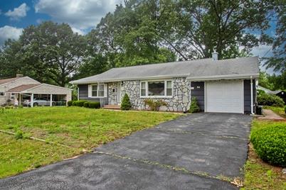 64 Manning St, Chicopee, MA 01020 - Photo 1