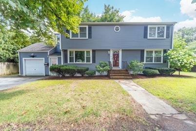 6 Oak Ridge Rd, Stoneham, MA 02180 - Photo 1