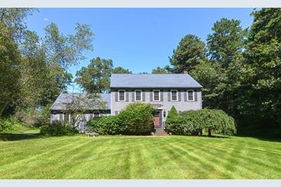 8 King Philip Path, Mendon, MA 01756 - Photo 1