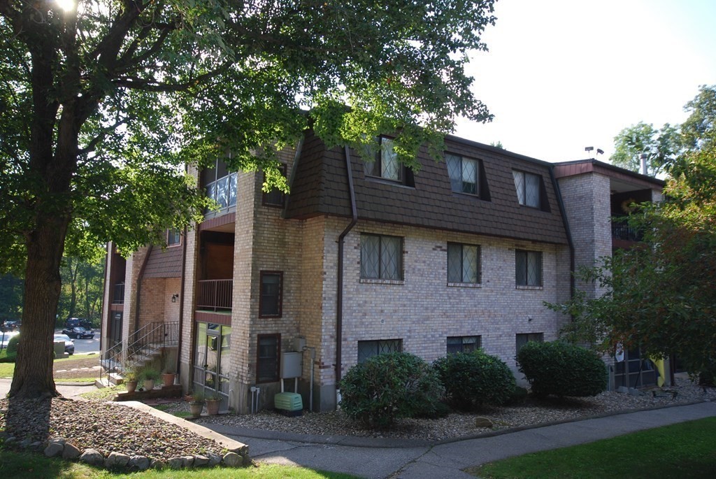 7 Greenbriar Dr 108, North Reading, MA 01864 MLS 73157112 Coldwell