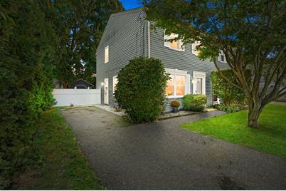 117 Saint Andre Dr, Uxbridge, MA 01569 - Photo 1