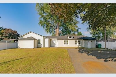 200 Narragansett Blvd, Chicopee, MA 01013 - Photo 1