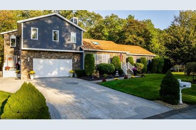 26 Blueberry Dr, Acushnet, MA 02743 - Photo 1
