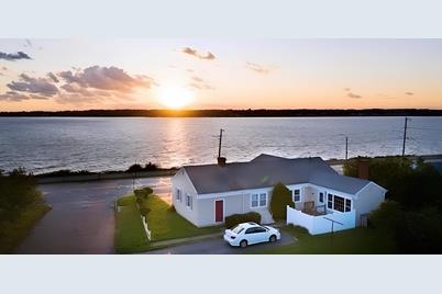 672 W Rodney French Blvd, New Bedford, MA 02744 - Photo 1