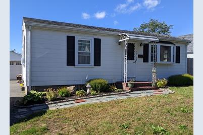 18 Elizabeth St, Fairhaven, MA 02719 - Photo 1