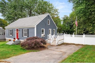 37 Lincoln St, Methuen, MA 01844 - Photo 1