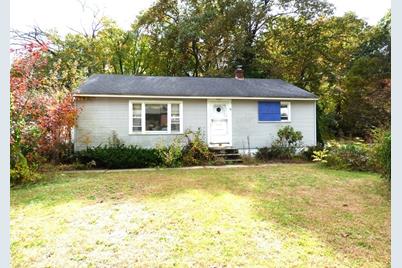 14 Pine Dr, Wilbraham, MA 01095 - Photo 1