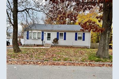 30 Tennyson St, Worcester, MA 01610 - Photo 1