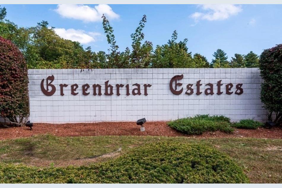 4 Greenbriar Dr 302, North Reading, MA 01864 MLS 73181308 Coldwell