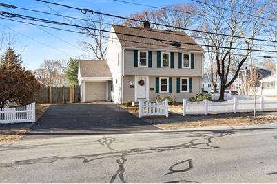14 Heather St, Beverly, MA 01915 - Photo 1